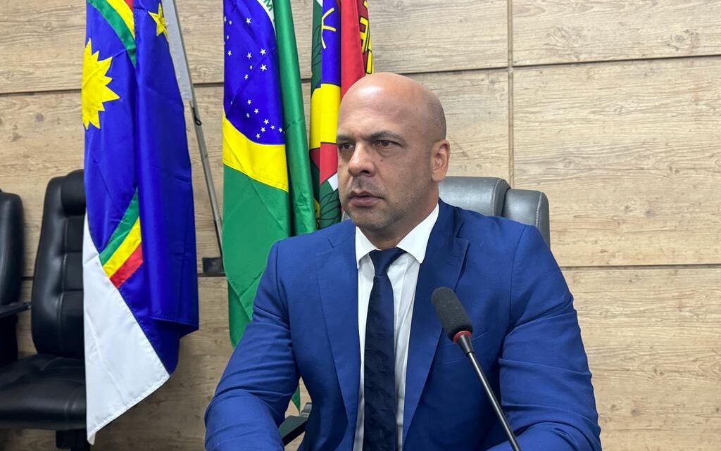 Anderson Correia pede aumento da multa para quem deixa animais de grande porte soltos em via pública Anderson Correia pede aumento da multa para quem deixa animais de grande porte soltos em via pública