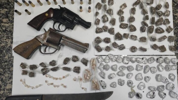 PM prende suspeitos de tráfico de drogas e porte ilegal de arma de fogo