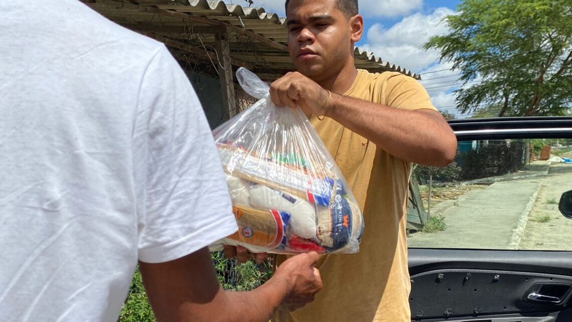 Arrecadação de alimentos durante preparação para o concurso da PMPE, sábado (27) Arrecadação de alimentos durante preparação para o concurso da PMPE, sábado (27)