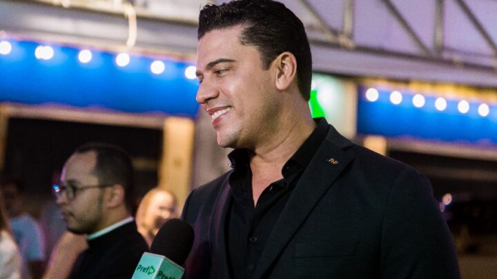 Prefeito Rodrigo Pinheiro comemora a oficialização da PrefTV em Caruaru