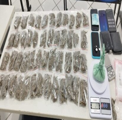 PM debela ponto de venda de drogas e prende suspeitos, no Agreste
