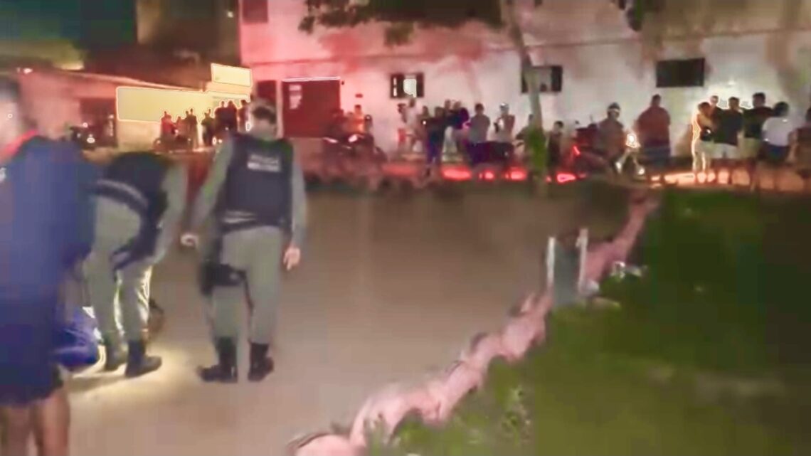 Homem é assassinado a tiros em frente a escola em Caruaru