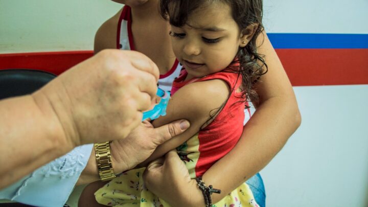 Covid-19 – Vacinação para crianças entre 6 meses e menores de 5 anos passa a fazer parte do Calendário Nacional