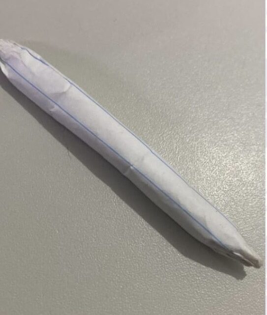 Menor é apreendido com cigarro de maconha