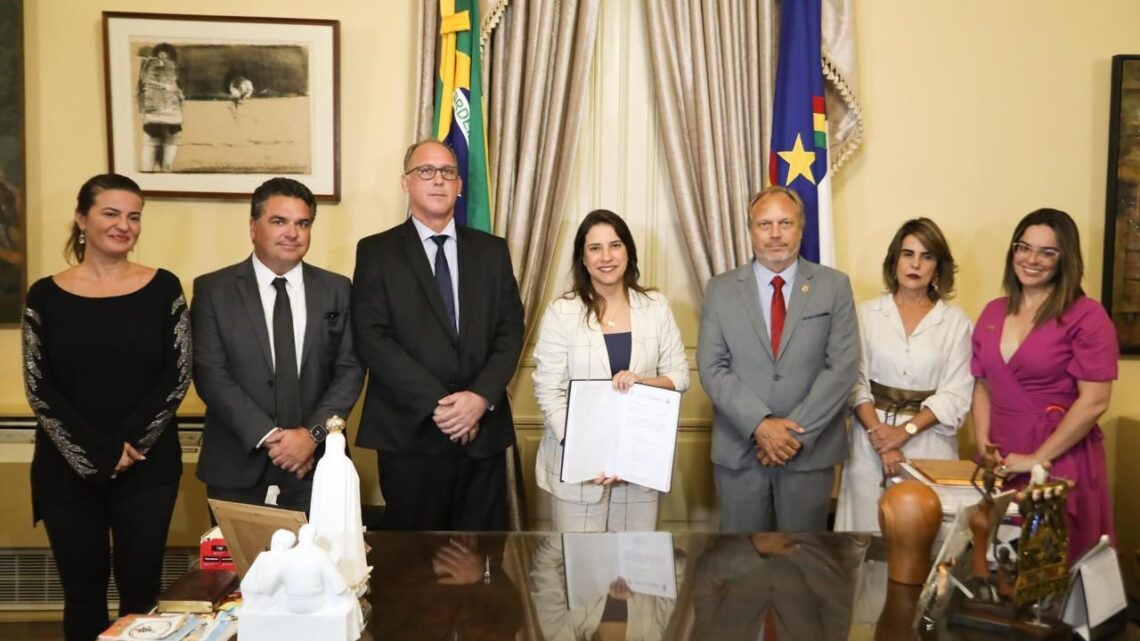 Governadora Raquel Lyra transmite chefia da Polícia Civil para o delegado Renato Leite Governadora Raquel Lyra transmite chefia da Polícia Civil para o delegado Renato Leite