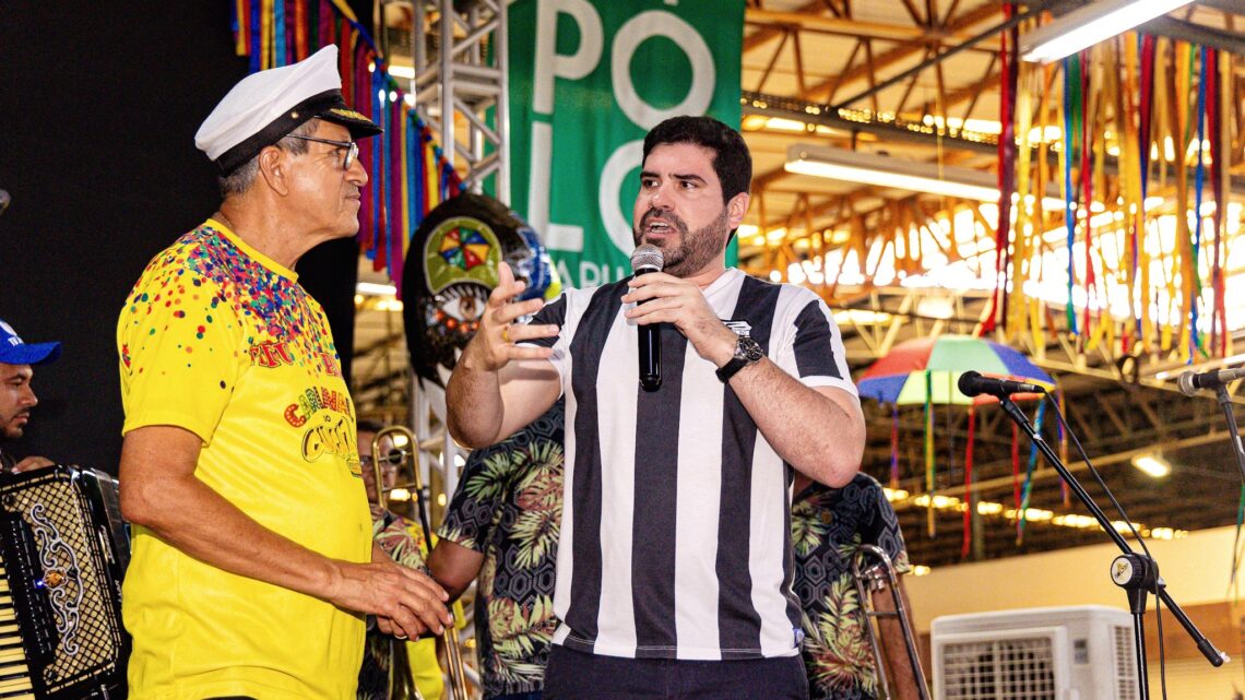 Tonynho Rodrigues visitou blocos no pré-carnaval em Caruaru durante o fim de semana
