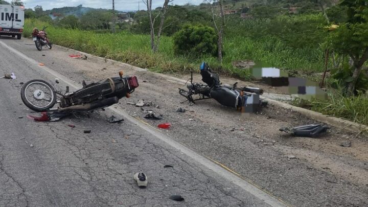 Duas mortes após colisão frontal entre duas motos na BR 104, em Caruaru