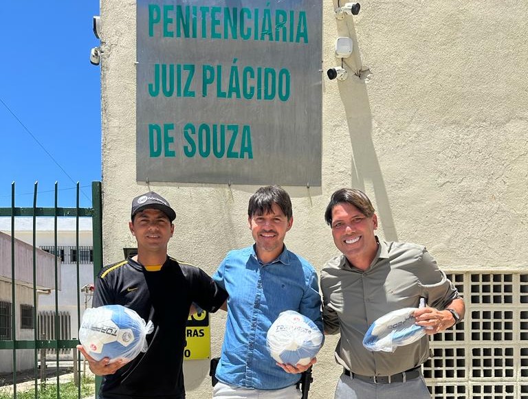 Bolas de futebol produzidas pelos detentos da PJPS vão ser adquiridas e doadas pelo Centro Social Comunitário Júnior Letal para escolinhas