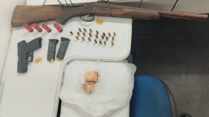 Homem atira em policiais e se entrega