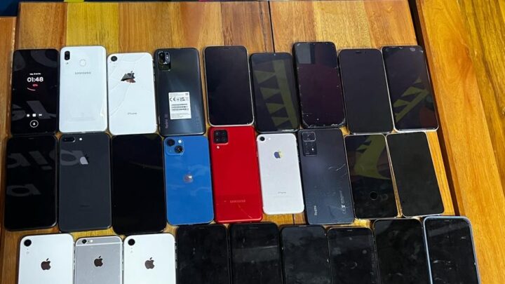 Mulheres são capturadas com 25 celulares furtados