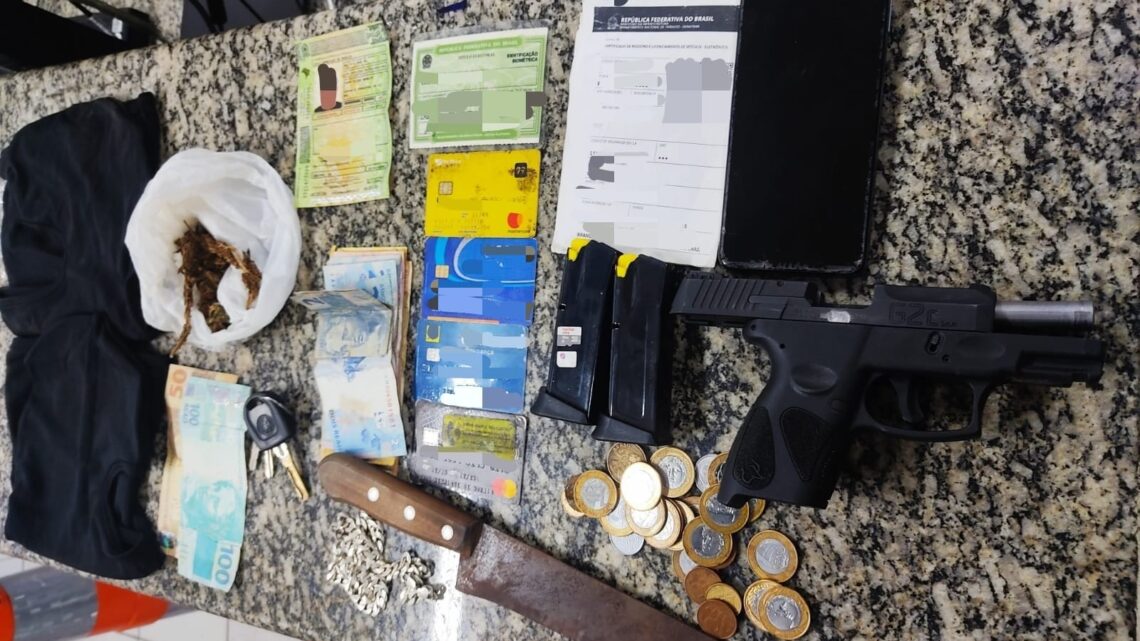 PRF detém homem com pistola e dinheiro falso