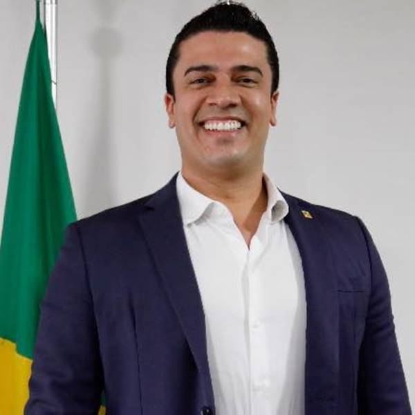 Rodrigo Pinheiro: Gigante pela própria natureza – Por Hérlon Cavalcanti Rodrigo Pinheiro: Gigante pela própria natureza – Por Hérlon Cavalcanti