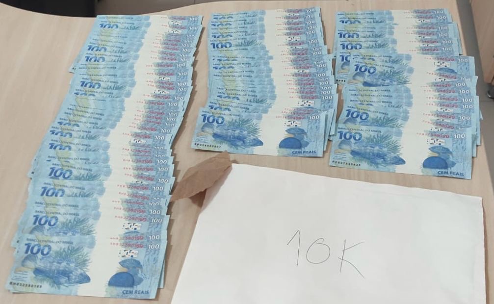 PF prende jovem com aproximadamente 10 mil reais em cédulas falsas