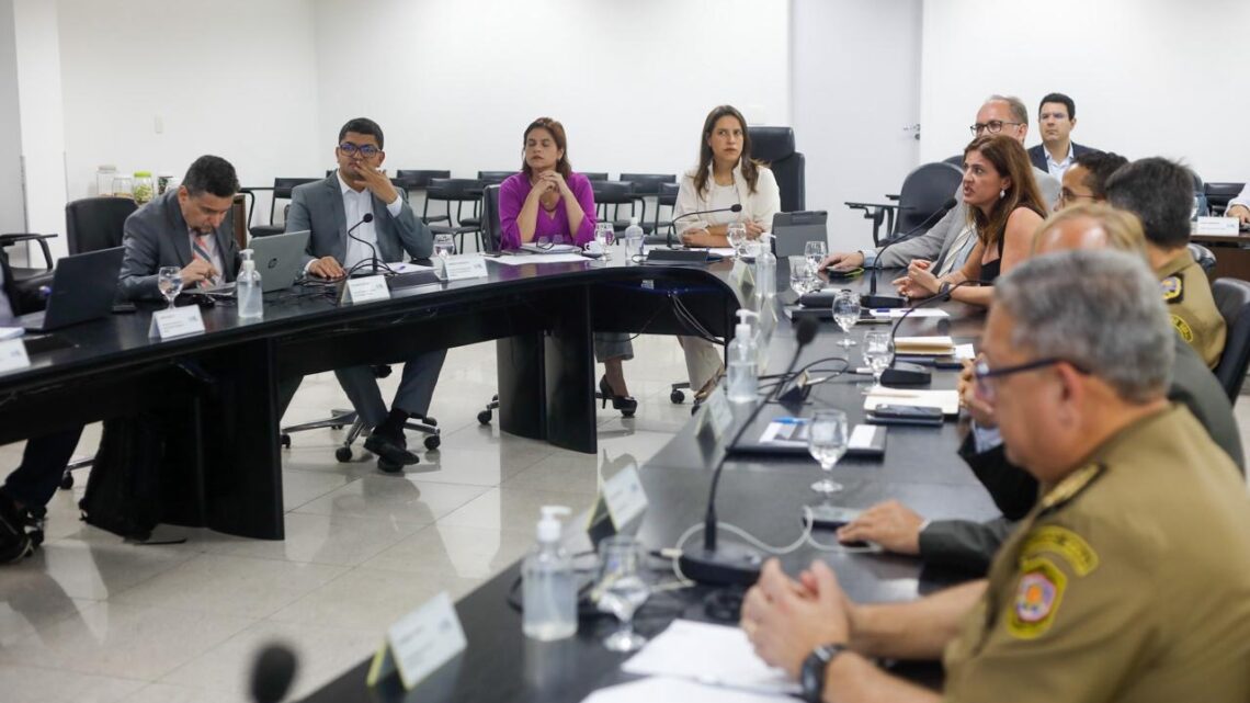 Às vésperas do início do carnaval 2024, governadora Raquel Lyra comanda reunião de monitoramento do Juntos pela Segurança