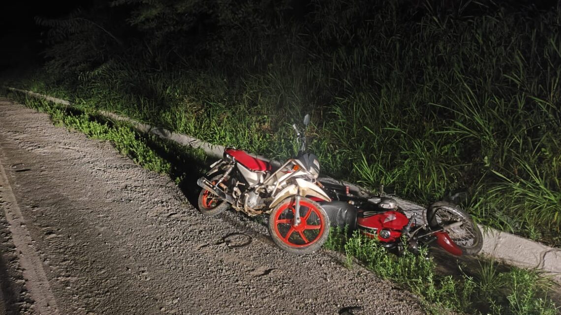 PRF apreende adolescentes suspeitos de furtar motos em um pátio PRF apreende adolescentes suspeitos de furtar motos em um pátio