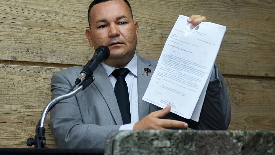 Vereador Cabo Cardoso intermediou reunião entre Associação do Loteamento Parque do Cedro e secretária Dayse Willyane Vereador Cabo Cardoso intermediou reunião entre Associação do Loteamento Parque do Cedro e secretária Dayse Willyane