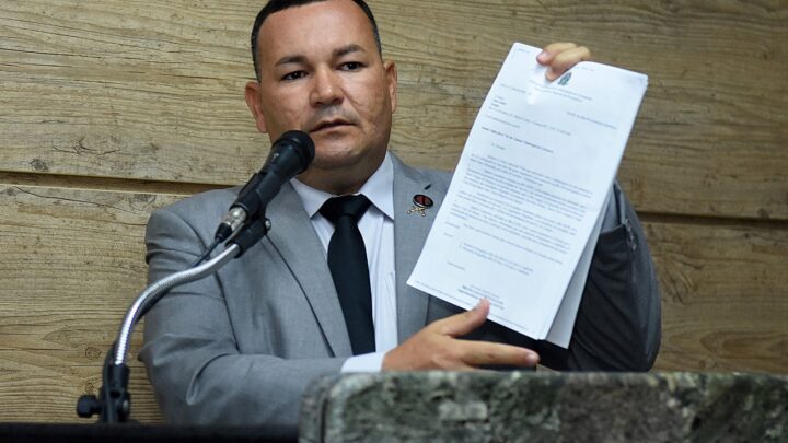 Vereador Cabo Cardoso intermediou reunião entre Associação do Loteamento Parque do Cedro e secretária Dayse Willyane