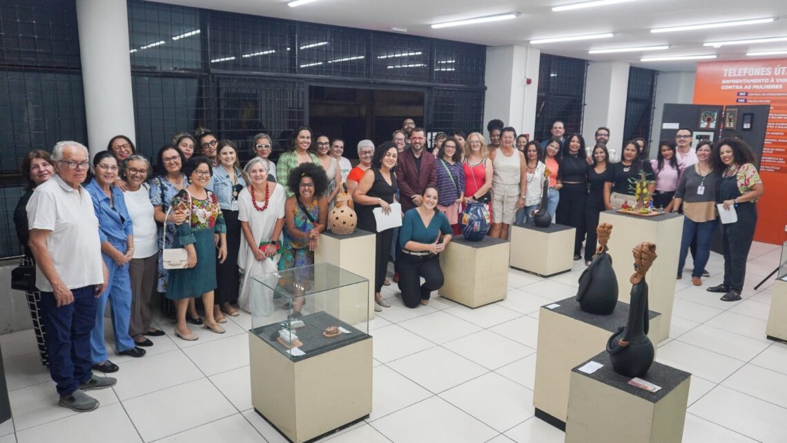Exposição “Mulheres que Venceram” com obras de arte do barro e de telas é realizada em Caruaru Exposição “Mulheres que Venceram” com obras de arte do barro e de telas é realizada em Caruaru