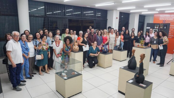 Exposição “Mulheres que Venceram” com obras de arte do barro e de telas é realizada em Caruaru