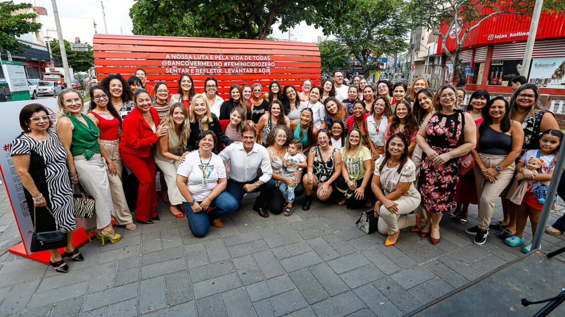 Caruaru recebe projeto Banco Vermelho que faz referência às ações de combate ao feminicídio Caruaru recebe projeto Banco Vermelho que faz referência às ações de combate ao feminicídio