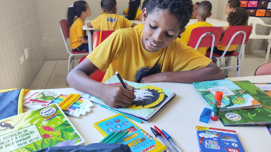 Investir em Educação. É assim que alimentamos sonhos Investir em Educação. É assim que alimentamos sonhos