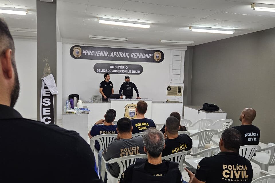 Homens e mulher acusados de sequestro e roubo são autuados em flagrante