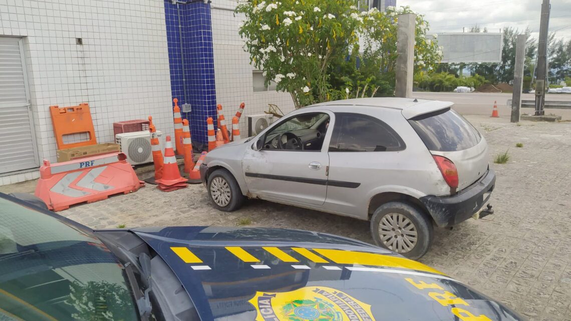 Carro com 80 multas e mais de R$20 mil em débitos é recolhido na BR 232