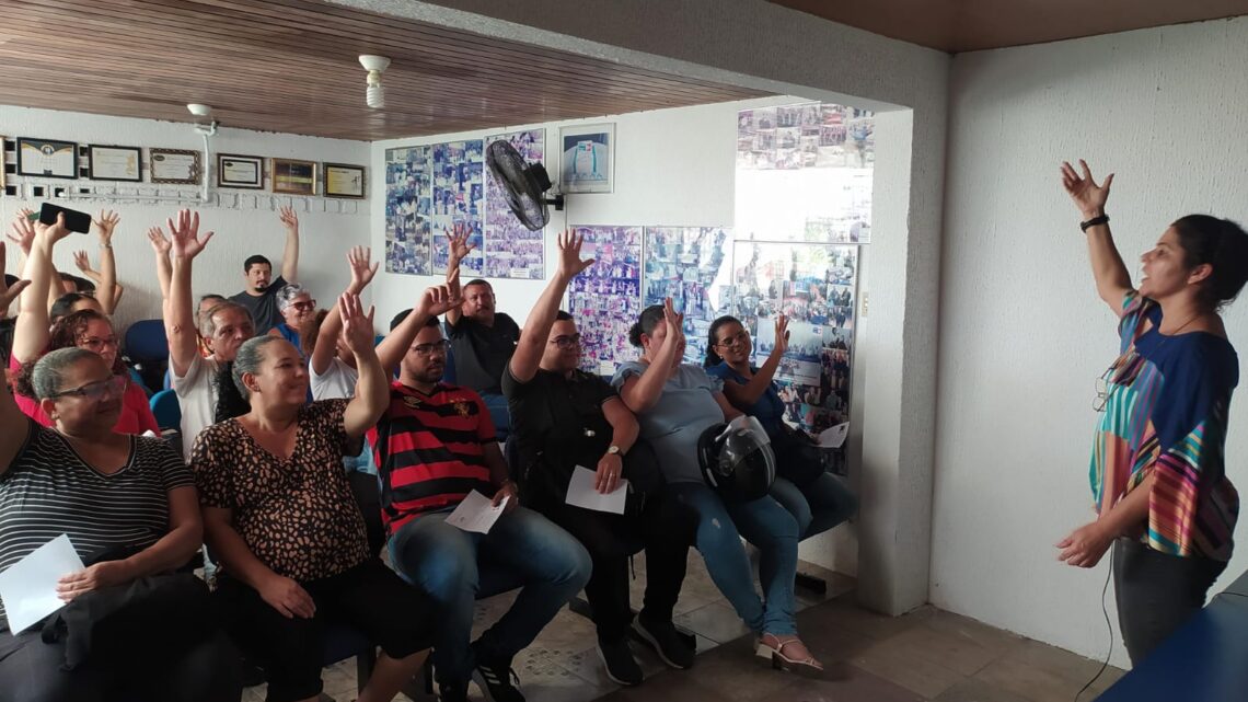 Servidores municipais de Caruaru decretam estado de greve