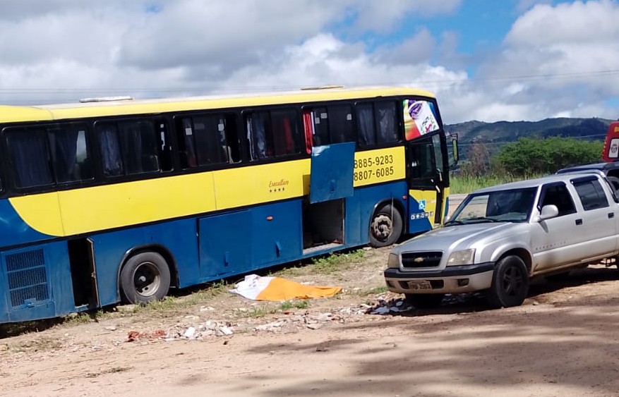 Mecânico morre atropelado por ônibus durante conserto