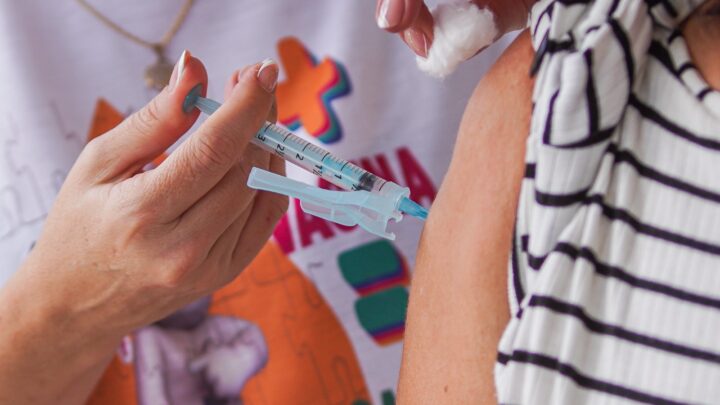 Vacinação contra a gripe será realizada na Via Parque em dias específicos para grupos prioritários