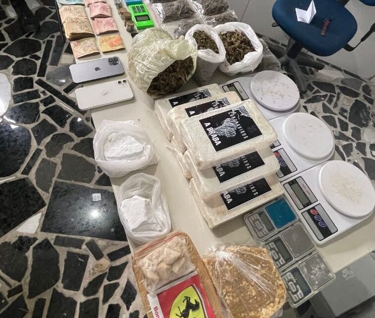 Homem é preso com maconha, crack e cocaína no Agreste Homem é preso com maconha, crack e cocaína no Agreste