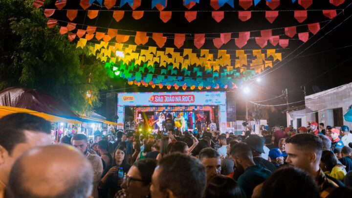 Muita gente no forró tradicional na segunda noite de São João na Roça em Caruaru