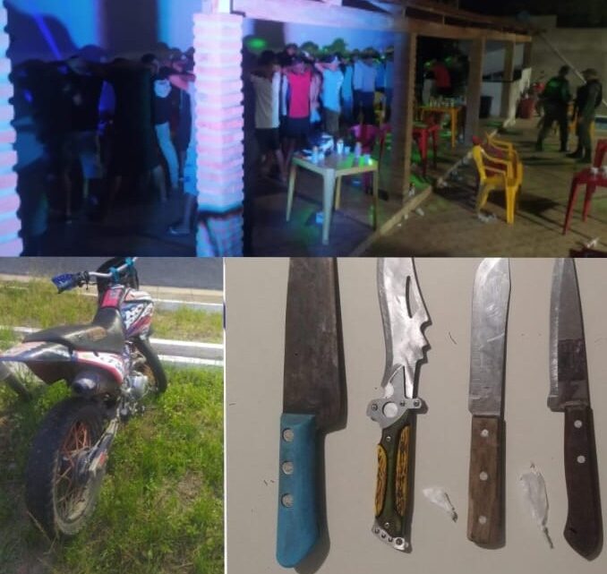 PM debela ponto de drogas, apreende arma e moto