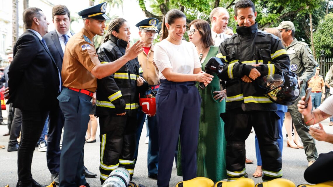 Com investimento de R$ 9,3 milhões, governadora Raquel Lyra entrega novas viaturas e equipamentos para o Corpo de Bombeiros Com investimento de R$ 9,3 milhões, governadora Raquel Lyra entrega novas viaturas e equipamentos para o Corpo de Bombeiros