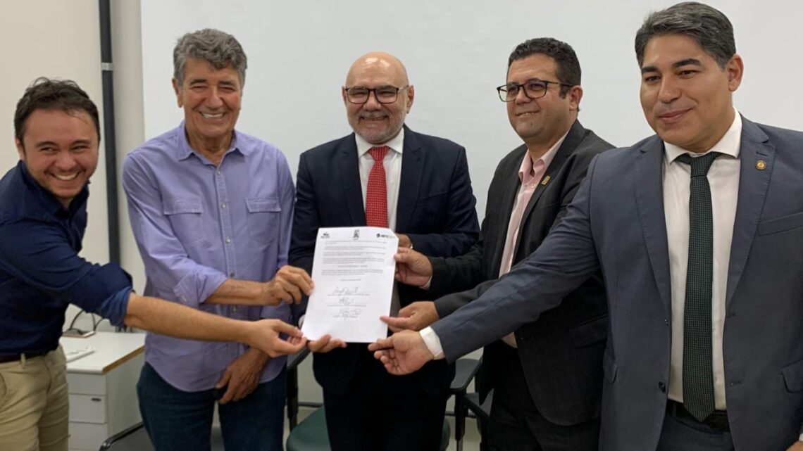 UFPE firma parceria com AMTTC e AETPC para melhorias no transporte público de Caruaru UFPE firma parceria com AMTTC e AETPC para melhorias no transporte público de Caruaru