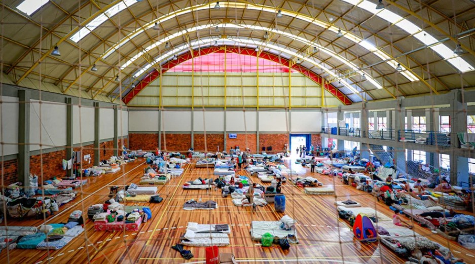 Criança e mulheres vítimas de enchentes são estupradas em abrigos no Rio Grande do Sul Criança e mulheres vítimas de enchentes são estupradas em abrigos no Rio Grande do Sul