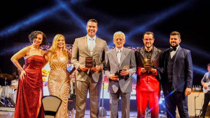 Prefeito Rodrigo Pinheiro é homenageado no 15º Prêmio da Música Pernambucana por seu intenso trabalho em prol da cultura local