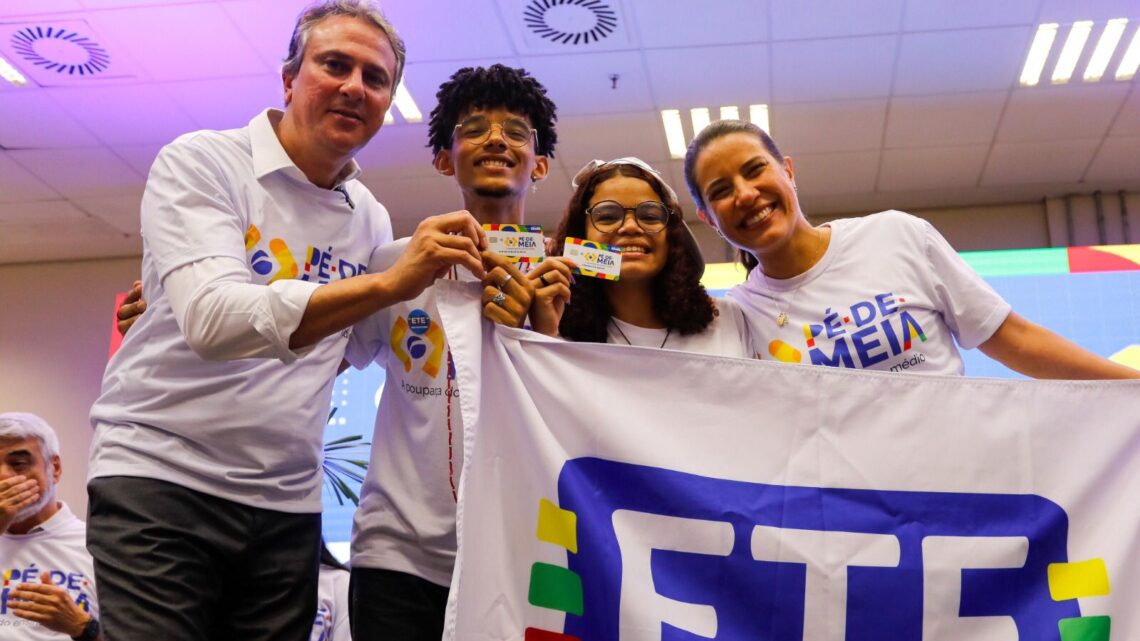 Governadora Raquel Lyra e o ministro da Educação, Camilo Santana, lançam o programa Pé-de-Meia em Pernambuco com investimento de R$ 500 milhões por ano no Estado Governadora Raquel Lyra e o ministro da Educação, Camilo Santana, lançam o programa Pé-de-Meia em Pernambuco com investimento de R$ 500 milhões por ano no Estado