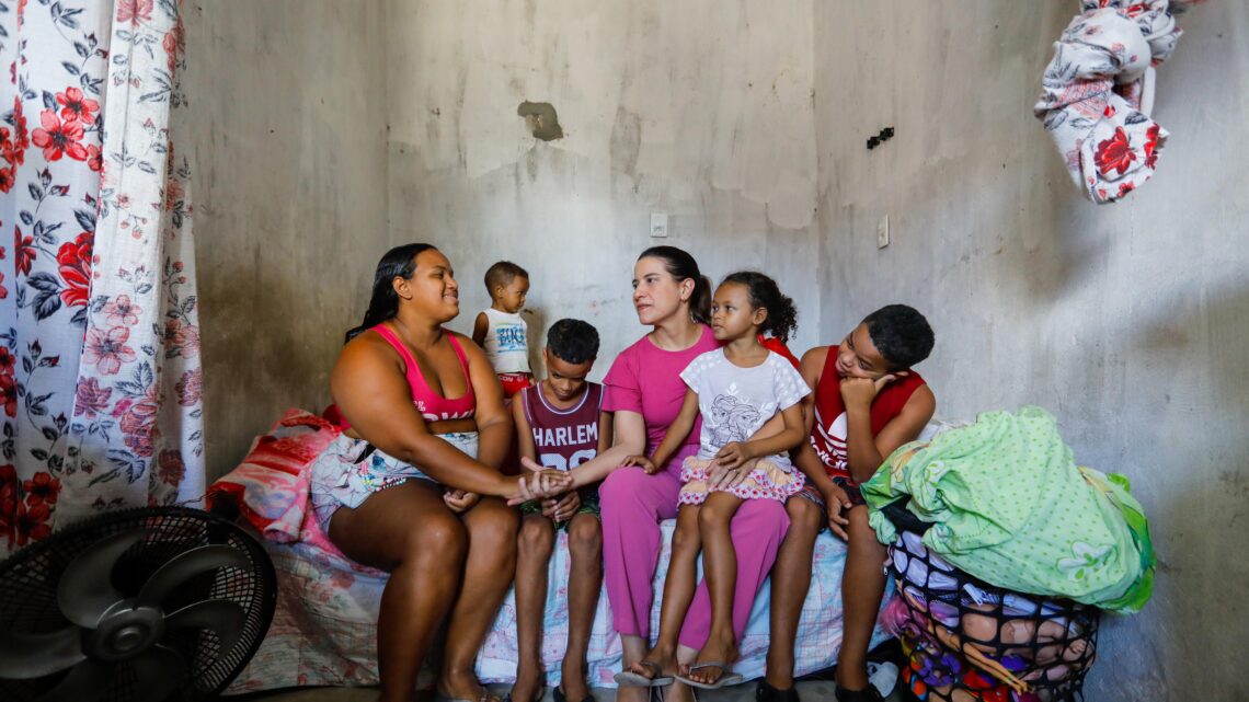 Mães de Pernambuco inicia pagamento nesta segunda (13) atendendo mais de 72 mil mulheres com R$ 300 mensais Mães de Pernambuco inicia pagamento nesta segunda (13) atendendo mais de 72 mil mulheres com R$ 300 mensais