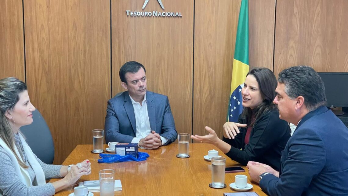 Em Brasília, governadora Raquel Lyra se reúne com secretário do Tesouro Nacional