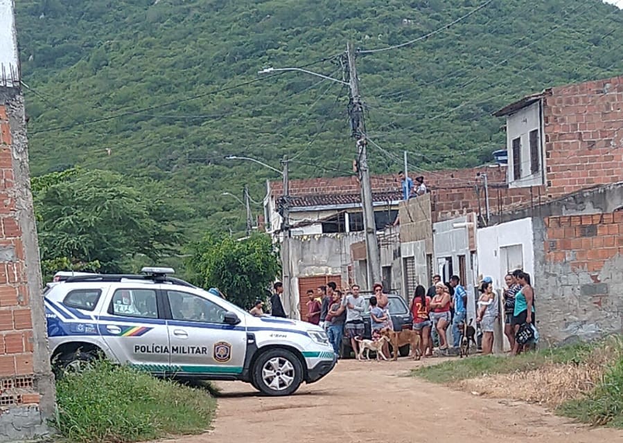 Corpo em decomposição é encontrado dentro de casa, em Caruaru