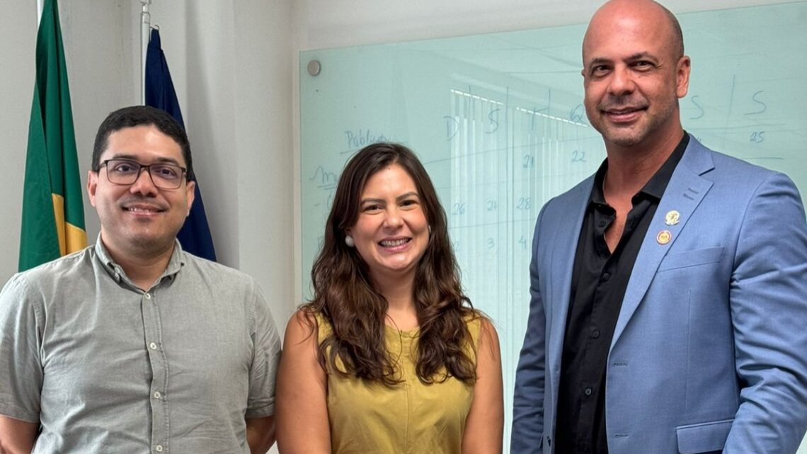 Em Recife, Anderson Correia se reúne com secretária do meio ambiente de PE em busca de políticas públicas animalistas Em Recife, Anderson Correia se reúne com secretária do meio ambiente de PE em busca de políticas públicas animalistas