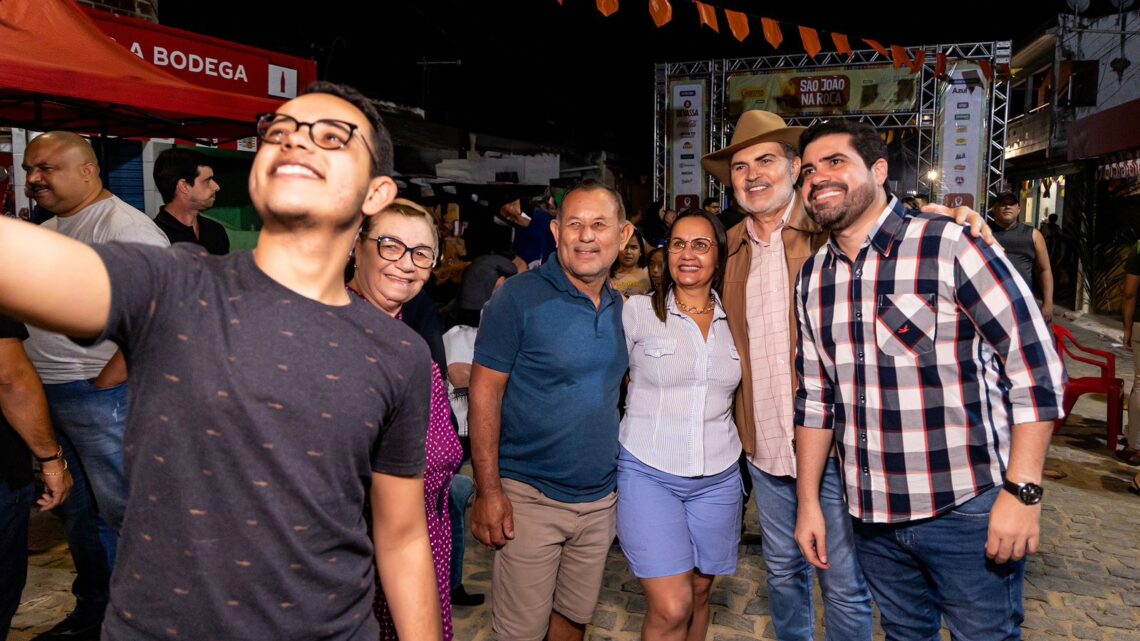 Tonynho e Tony Gel encerram maratona de visitas ao São João na Roça no Xicuru Tonynho e Tony Gel encerram maratona de visitas ao São João na Roça no Xicuru