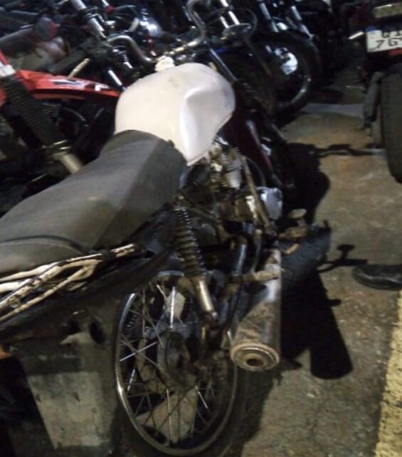 Trio embriagado e sem CNH é detido com moto irregular Trio embriagado e sem CNH é detido com moto irregular