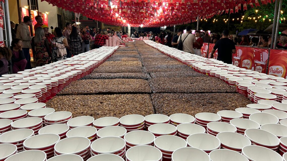 Quatro festas de comidas gigantes foram realizadas nesse sábado (8)