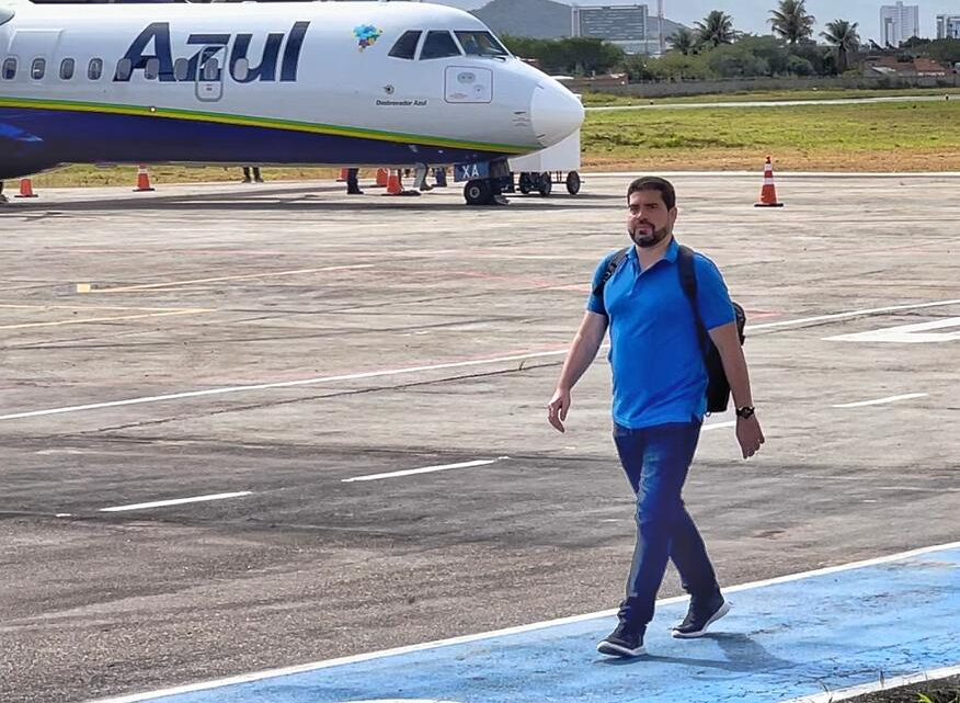 Tonynho embarca no primeiro voo que conecta Recife a Caruaru com aeronaves maiores