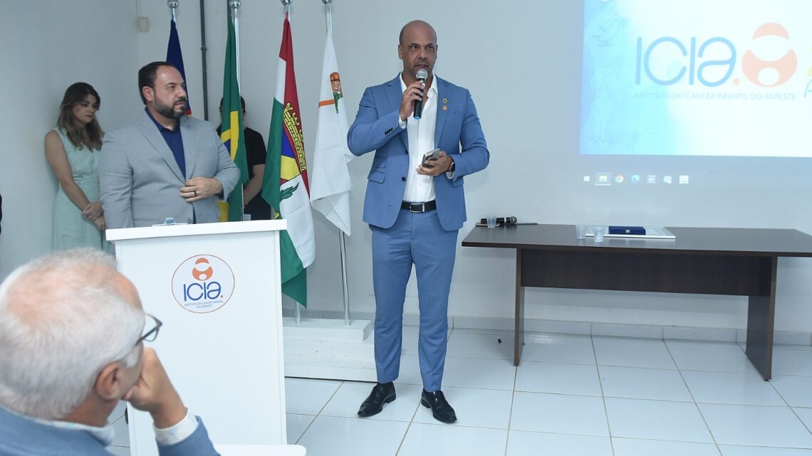 Anderson Correia comemora entrega da UTI pediátrica do ICIA Anderson Correia comemora entrega da UTI pediátrica do ICIA