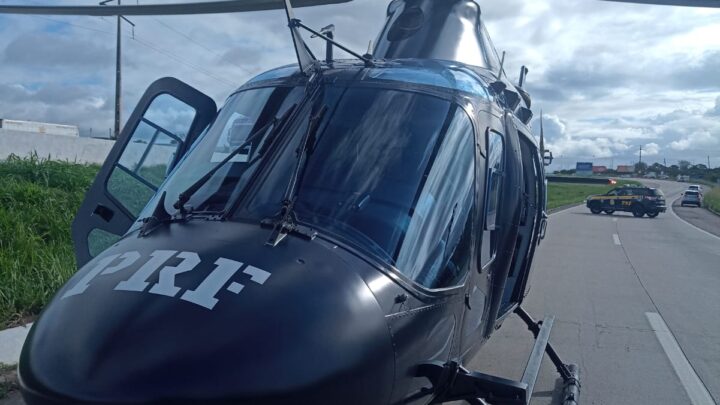 Mulher é resgatada de helicóptero após cair de moto na BR 232