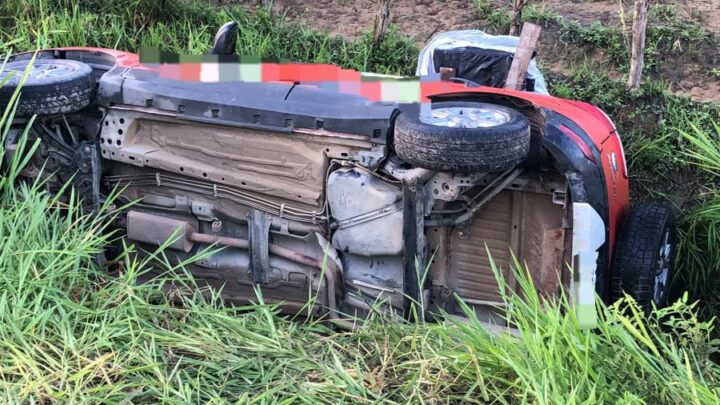 Carro com grupo de forrozeiros capota na BR 232, após festa de São João