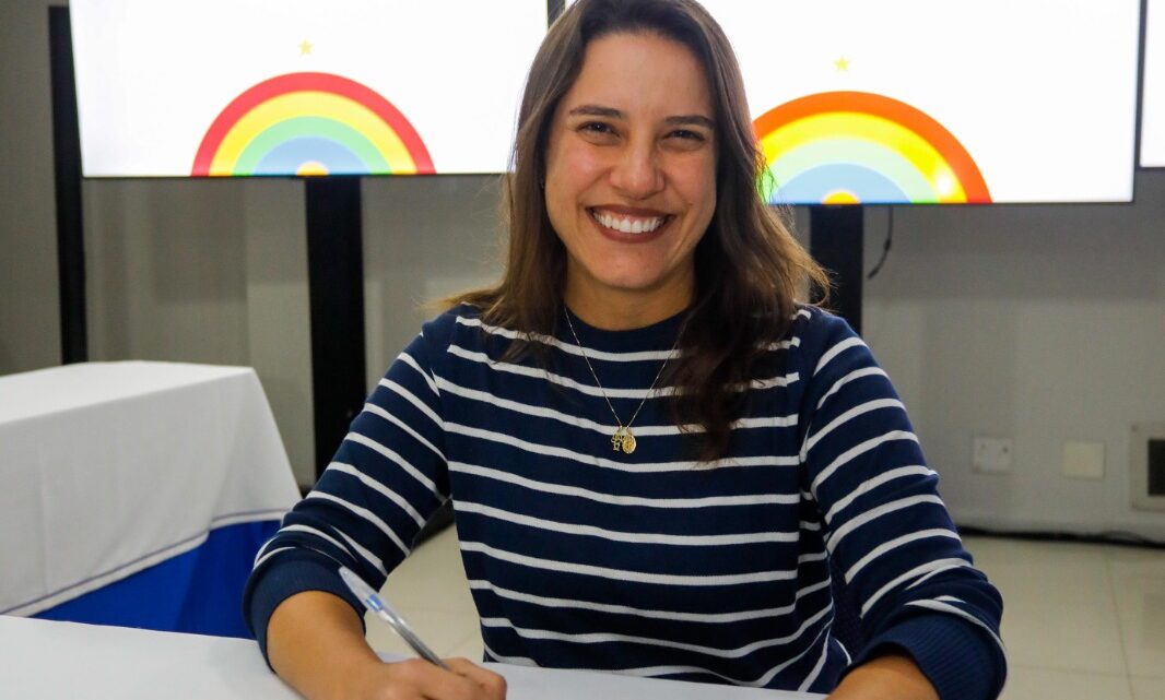 Governadora Raquel Lyra nomeia mais de 630 servidores públicos estaduais, e programa convocação de quase 5 mil professores até dezembro